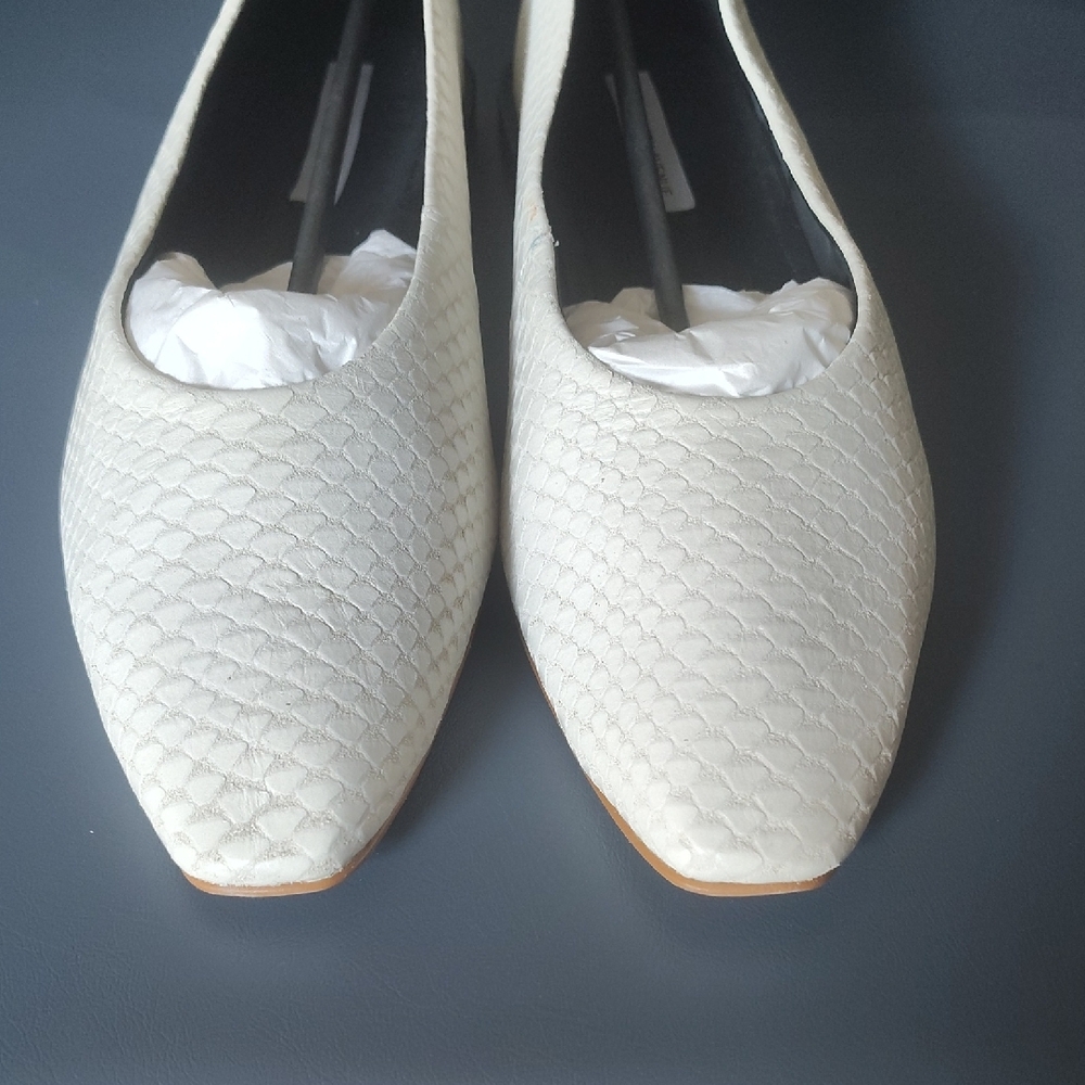 Saks Fifth Avenue Snake Embossed Leather Flats NWT Comes With The Box 9.5 - Picture 5 of 10